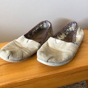 TOMS SHOES